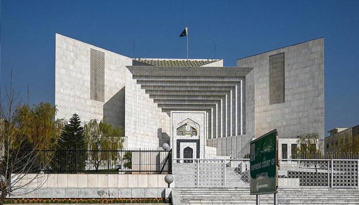 انتخابات کیس کی سماعت کل ، وکلا کےسپریم کورٹ کے باہر جمع ہونے کی اطلاع پر پولیس کی بھاری نفری تعینات