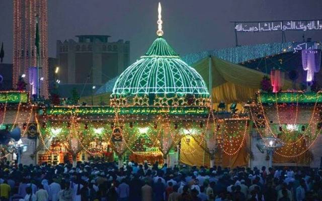 رمضان المبارک کا آخری عشرہ ،لاکھوں مسلمان اعتکاف میں بیٹھ گئے