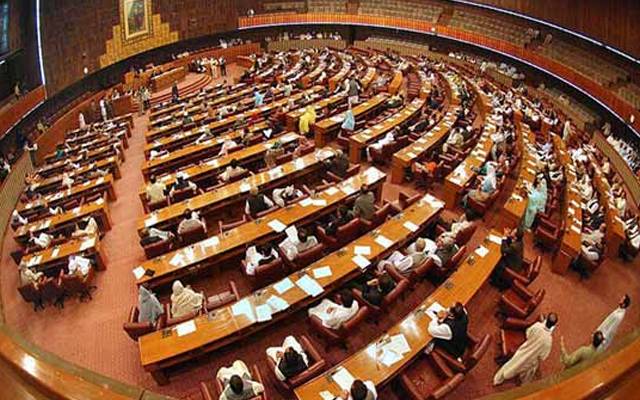 قومی اسمبلی قائمہ کمیٹی خزانہ نے الیکشن کیلئے فنڈ دینےکا بل مسترد کردیا 