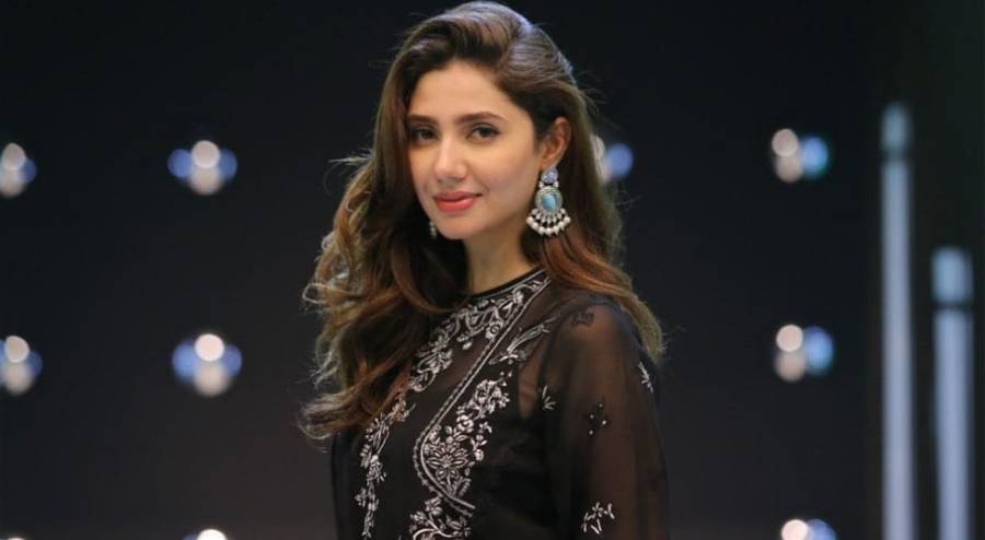  مداح نےماہرہ خان کے ساتھ تصویر بناتے ہوئے ایسی کیا حرکت کی؟ویڈیو وائرل