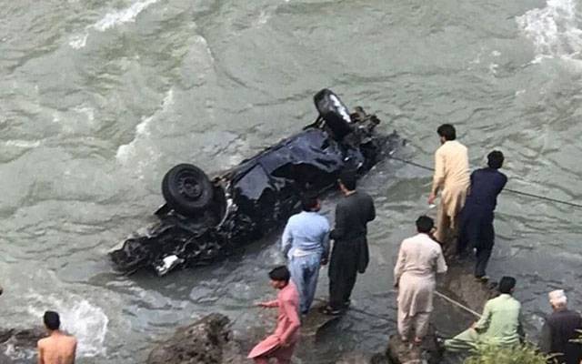 سیاحوں سے بھری جیپ دریا میں جاگری،2افراد جاں بحق، 5زخمی، 7 لاپتہ 