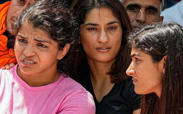  Wrestling Federation of India, WFI, India, Brij Bhushan Singh, Olympian Vinesh Phogat, Jantar Mantar, Delhi, Supreme Court of India, Police, Sexual Harrasment, #MeToo 