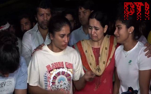 Wrestler Women, Wrestling Federation of India, Birj Bhoshan Singh, Rahul Gandhi, Beti Bachao, women wrestlers Sakshi Malik, Vinesh Phogat,Rahul Gandhi,Gauahar Khan, Harrasment, Sexual asault, #MeToo,Brijbhushan, City42 