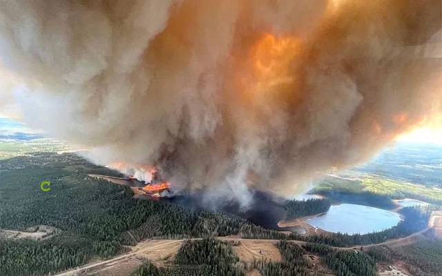 کینیڈا میں کئی مقامات پر لگی جنگلات کی آگ بے قابو 