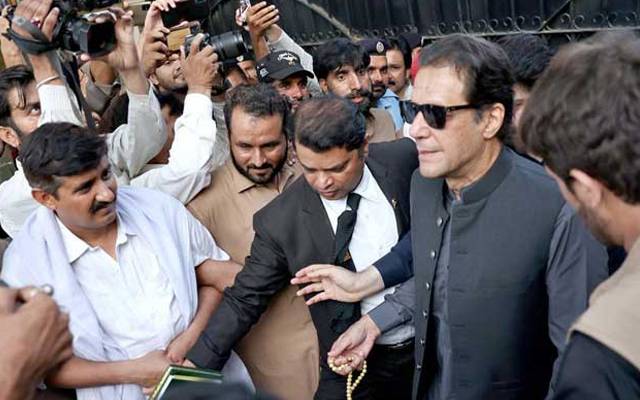 رینجرز نے عمران خان کو گرفتارکرلیا 
