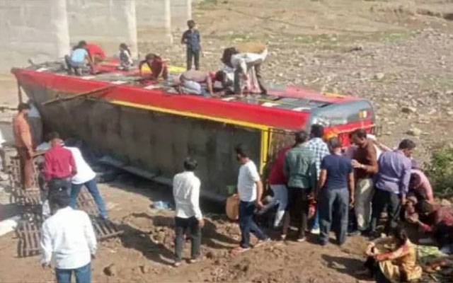 مسافر بس پل سے نیچےجاگری، 22 افراد ہلاک، 20 زخمی 