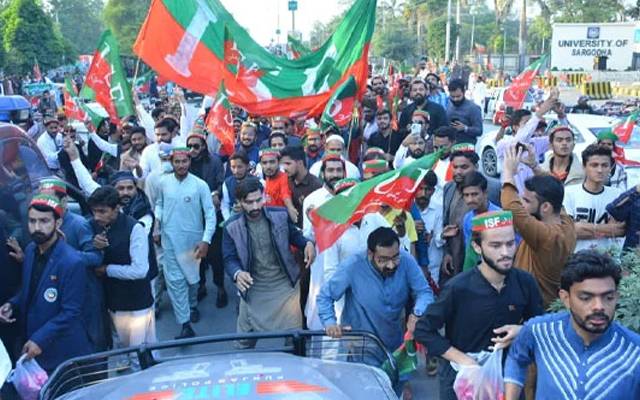عمران خان کی گرفتاری پر لاہور سمیت مختلف شہروں میں احتجاج