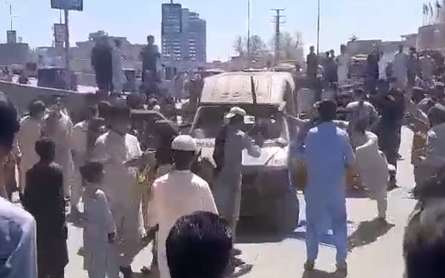 پشاور میں شر پسندوں نے مریض کو ایمبولینس سے نکال کر آگ لگا دی ، 4جھڑپوں میں 4 ہلاک