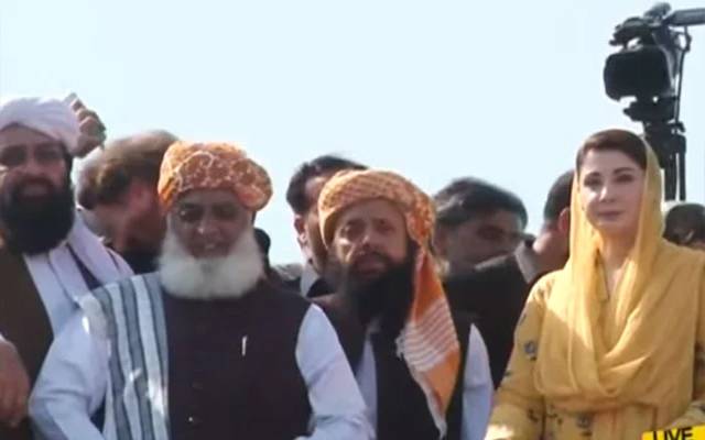 پی ڈی ایم دھرنا، کارکنان کے ساتھ پی ڈی ایم قیادت بھی پہنچ گئی