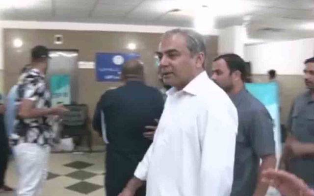 محسن نقوی صغراں بی بی کی عیادت کیلئے میو ہسپتال پہنچ گئے