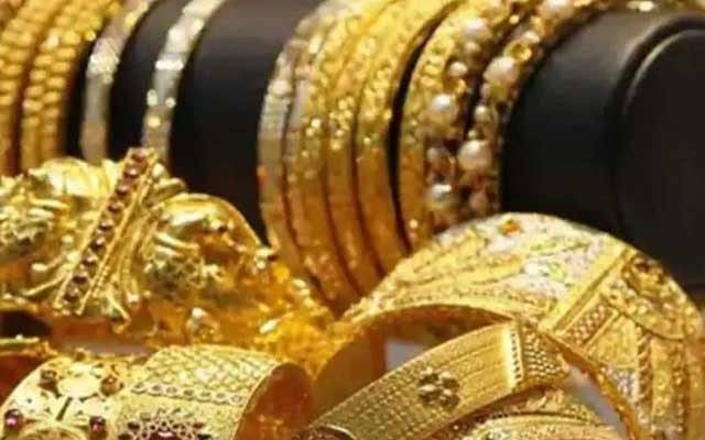 18 ڈالر کمی کے بعد سونے کی نئی قیمت کیا ہے؟ جانیے 