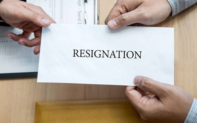 صبح سویرےبڑا استعفیٰ آگیا 
