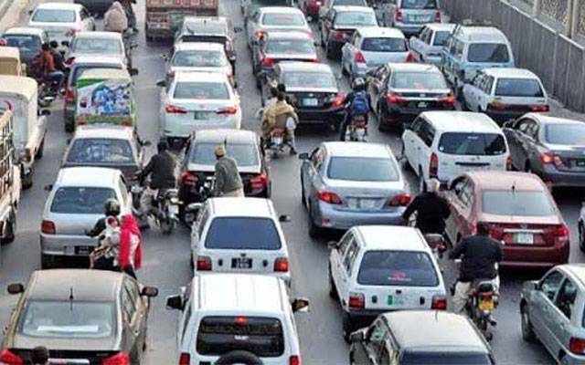 گاڑیوں میں سی این جی سلنڈر کے استعمال پر پابندی عائد
