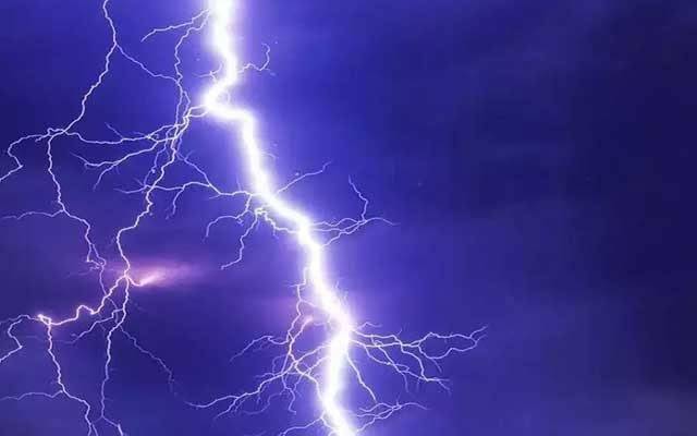 آسمانی بجلی گرنے سے باپ بیٹا جاں بحق،دوسرا بیٹا زخمی،لاشیں گھر پہنچنے پر کہرام