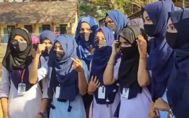 مقبوضہ کشمیر میں طالبات کے حجاب پر پابندی عائد 