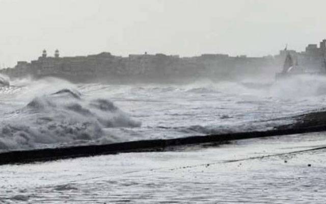 سمندری طوفان سندھ کی ساحلی پٹی میں داخل، اگلے چند گھنٹے اہم
