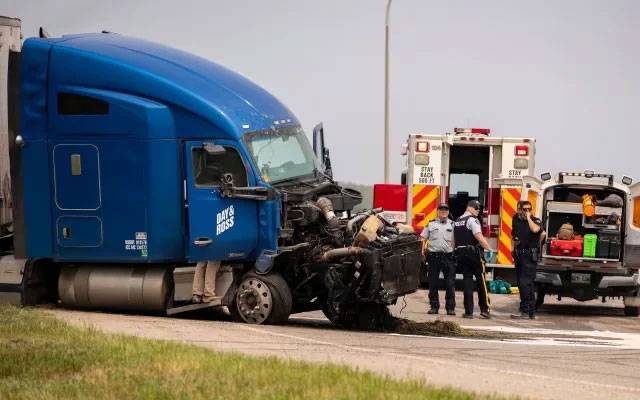 ٹرک اور وین میں خطرناک تصادم، 15 افراد جاں بحق 