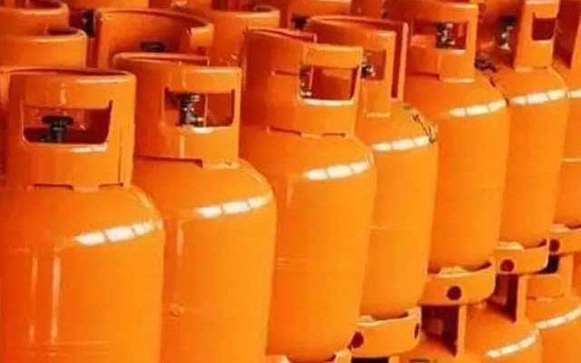 ایل پی جی کی فی کلو قیمت میں 140 روپے کمی 