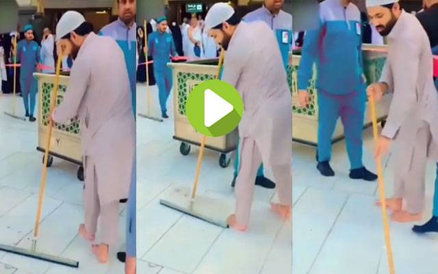 کرکٹر محمد رضوان کی مسجد الحرام کے صحن میں صفائی کرنے کی ویڈیو وائرل