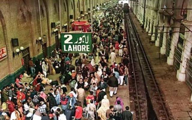 عید کی آمد ، پردیسیوں کی لاہور سے واپسی کا سلسلہ جاری