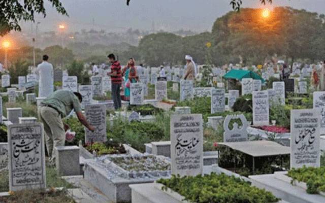 عیدالاضحیٰ پر پیاروں کی یاد ستائی، لاہوریوں نے شہر خاموشاں کا رخ کرلیا