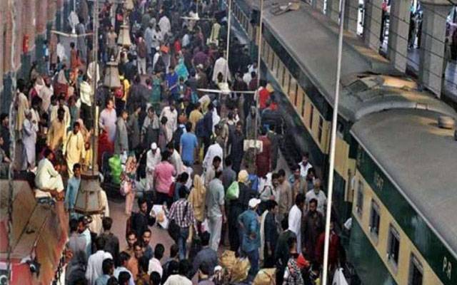 ریلوے انتظامیہ کی نااہلی،ناقص انتظامات کے باعث مسافر پلیٹ فارم پر خوار