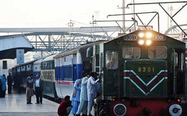  ریلوے حکام کی ناقص حکمت عملی ،ٹرینیں حسب معمول تاخیر کا شکار