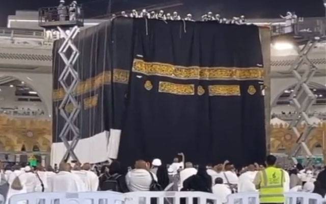 نئے اسلامی سال کے آغاز پر غلاف کعبہ تبدیل