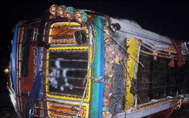 لاہور سے ملتان جانے والی بس کو حادثہ، 2 مسافر جاں بحق، متعدد زخمی 