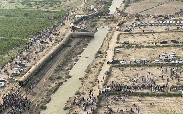  ہزارہ ایکسپریس کو  خوفناک حادثہ, 34مسافر جاں بحق، تخریب کاری کاخدشہ