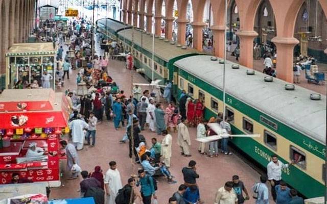 ہزارہ ایکسپریس ٹرین حادثہ کی معلومات کیلئے لاہور، فیصل آباد ریلوے سٹیشنوں پر ہیلپ ڈیسک قائم 