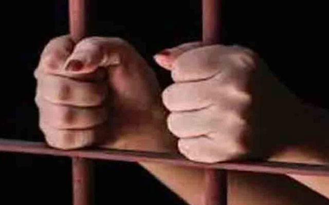  بھاری مقدار میں چرس برآمد ہونے پرمعروف ٹک ٹاکر سمیت 2 خواتین گرفتار 