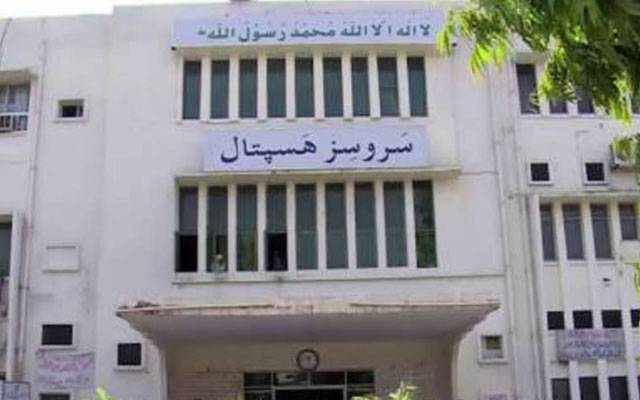  سروسز ہسپتال میں صفائی کی ابتر صورتحال، مریضوں کو پریشانی کا سامنا