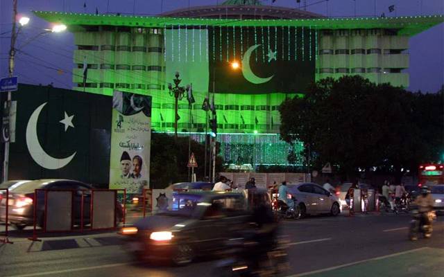 جشن آزادی کے موقع پر سرکاری، نیم سرکاری اور نجی عمارات سجادی گئیں