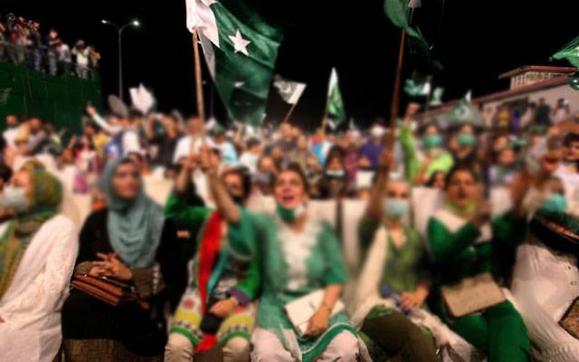  خواتین کے ساتھ ہلڑ بازی، بدمعاشی کرنے والے ہوشیار ہوجائیں، آئی جی پنجاب نے بڑا حکم دیدیا 