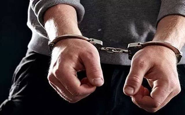 لا ہوری گیٹ پو لیس کی پھر تیا ں ،رشو ت نہ د ینے پر نو جو ان کو دھر لیا