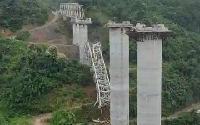 زیرِ تعمیر ریلوے پل گر گیا، 17 مزدور ہلاک