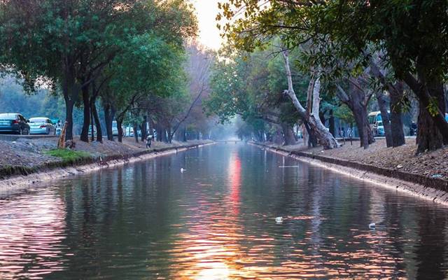  کینال روڈ ، ملبے کے باعث 2 ٹریک ٹریفک کیلئے نہ کھولے گئے 