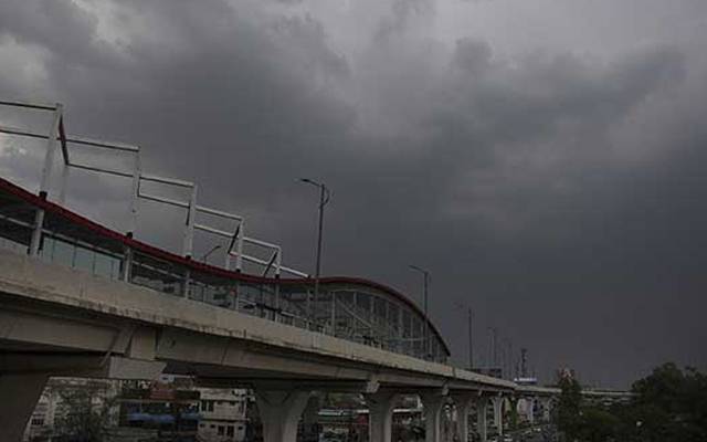  شہر کے مختلف علاقوں میں بارش ، رات کو بھی بادل برسنے کی پیشگوئی 