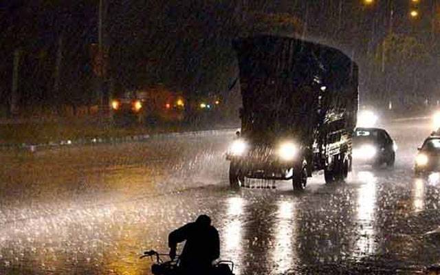  شہر کے مختلف علاقوں میں بارش، ڈی سی لاہور نے بڑا حکم دے دیا 