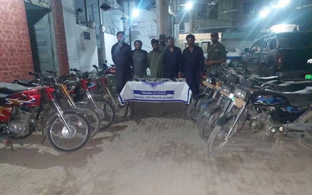 پولیس کی بڑی کاروائی، 2 متحرک موٹر سائیکل چور گینگ گرفتار 