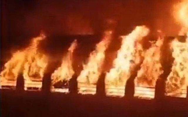 ٹرین کے ڈبے میں آتشزدگی، 10 افراد جھلس کر ہلاک