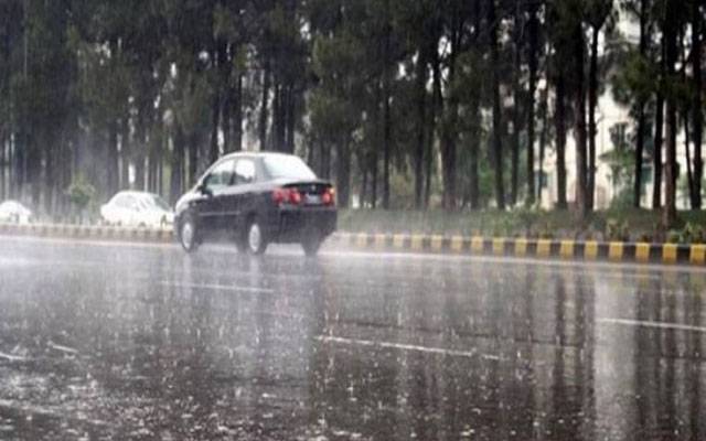  لاہور میں صبح سویرے بارش سے موسم خوشگوار ہو گیا