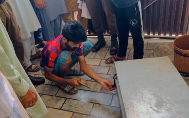 قتل اور بچہ اغواہ کی انوکھی داستان کا معاملہ، پولیس نے ڈاکٹر اور اس کی بیوی سمیت چار ملزمان کو گرفتار کر لیا 