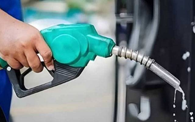 پاکستانیوں کیلئے بُری خبر، پٹرول کی قیمت میں مزید 12 روپے اضافہ؟
