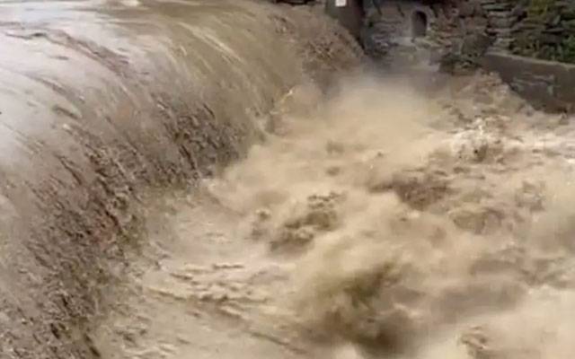  جلالپور کا حفاظتی بند ٹوٹ گیا، درجنوں آبادیاں پانی کی لپیٹ میں