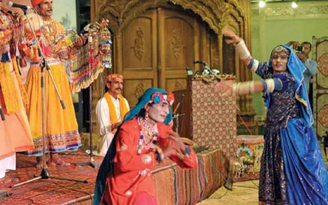 ڈراموں میں فحاشی، محکمہ داخلہ نے  پرسنل ہیرنگ کیلئے  17ڈانسر کو طلب کر لیا