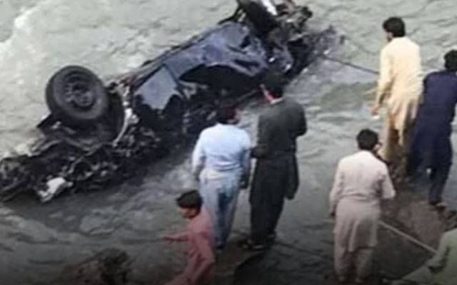 افسوسناک خبر،کار دریائے نیلم میں جاگری، ایک ہی خاندان کے 4 افراد جاں بحق  