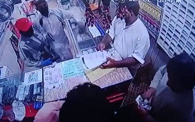 شہر میں ڈکیتیوں کا سلسلہ جا ری، دن دیہاڑے موبائل شاپ لو ٹ لی گئی