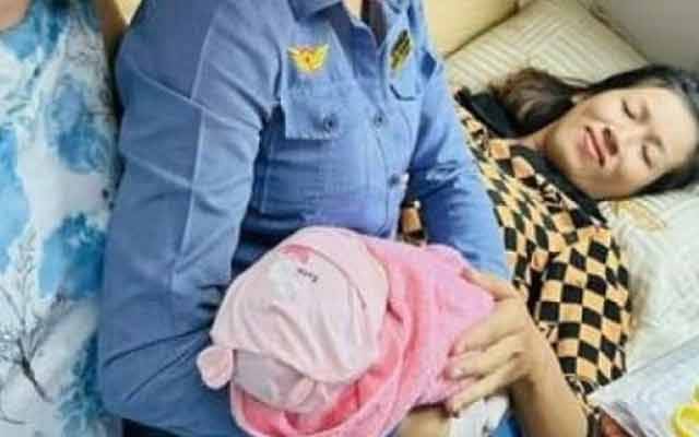  ٹرین میں خاتون کے ہاں بچے کی پیدائش 